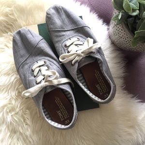 TOMS Size 9 Lace-up Sneakers